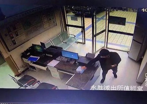 免费吃瓜背后的娱乐圈趣味与智慧：从吃瓜群到表情包的时间线回顾